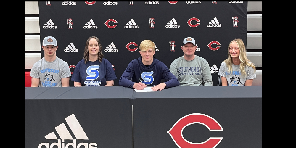 White Signs with SE Community College