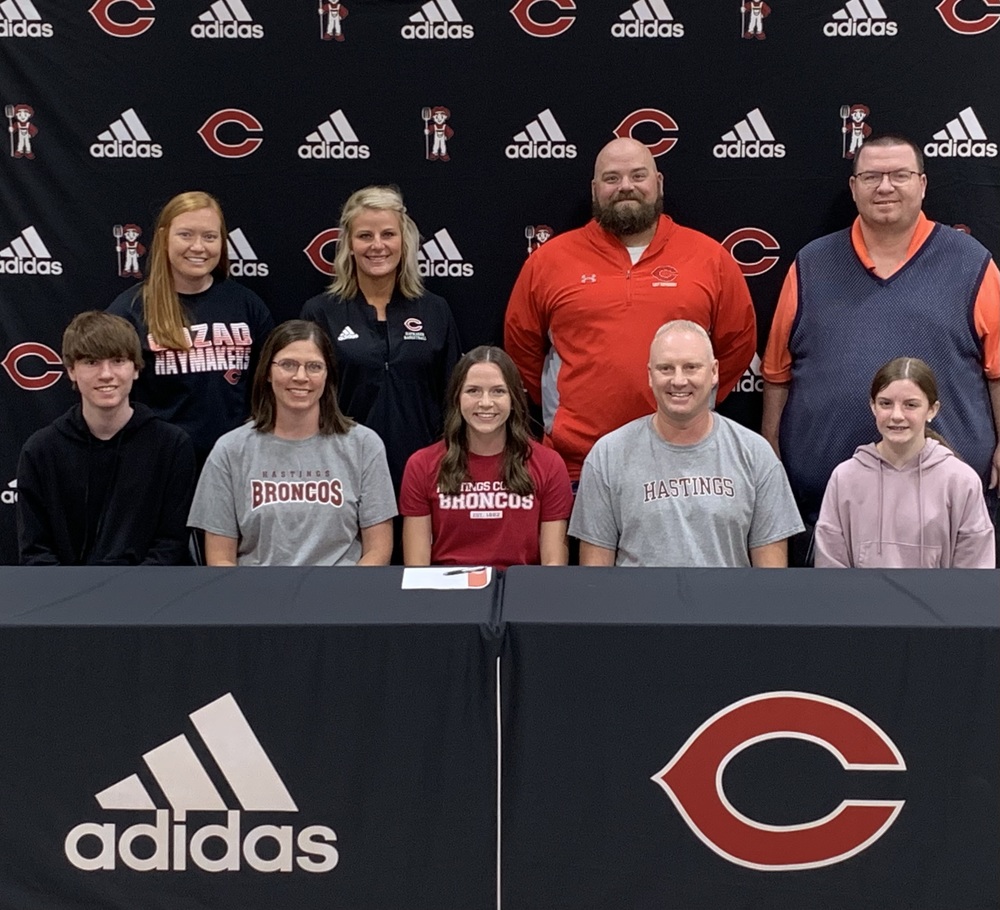 Megan Dyer Signs for Hastings College Basketball